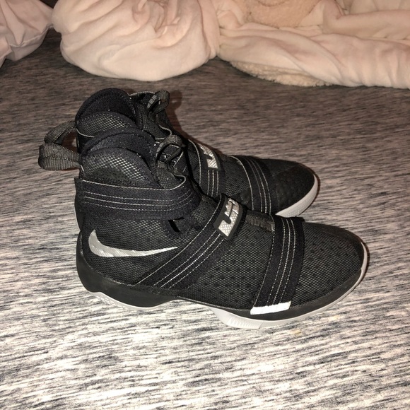 Lebron basketball sneakers - Picture 2 of 4